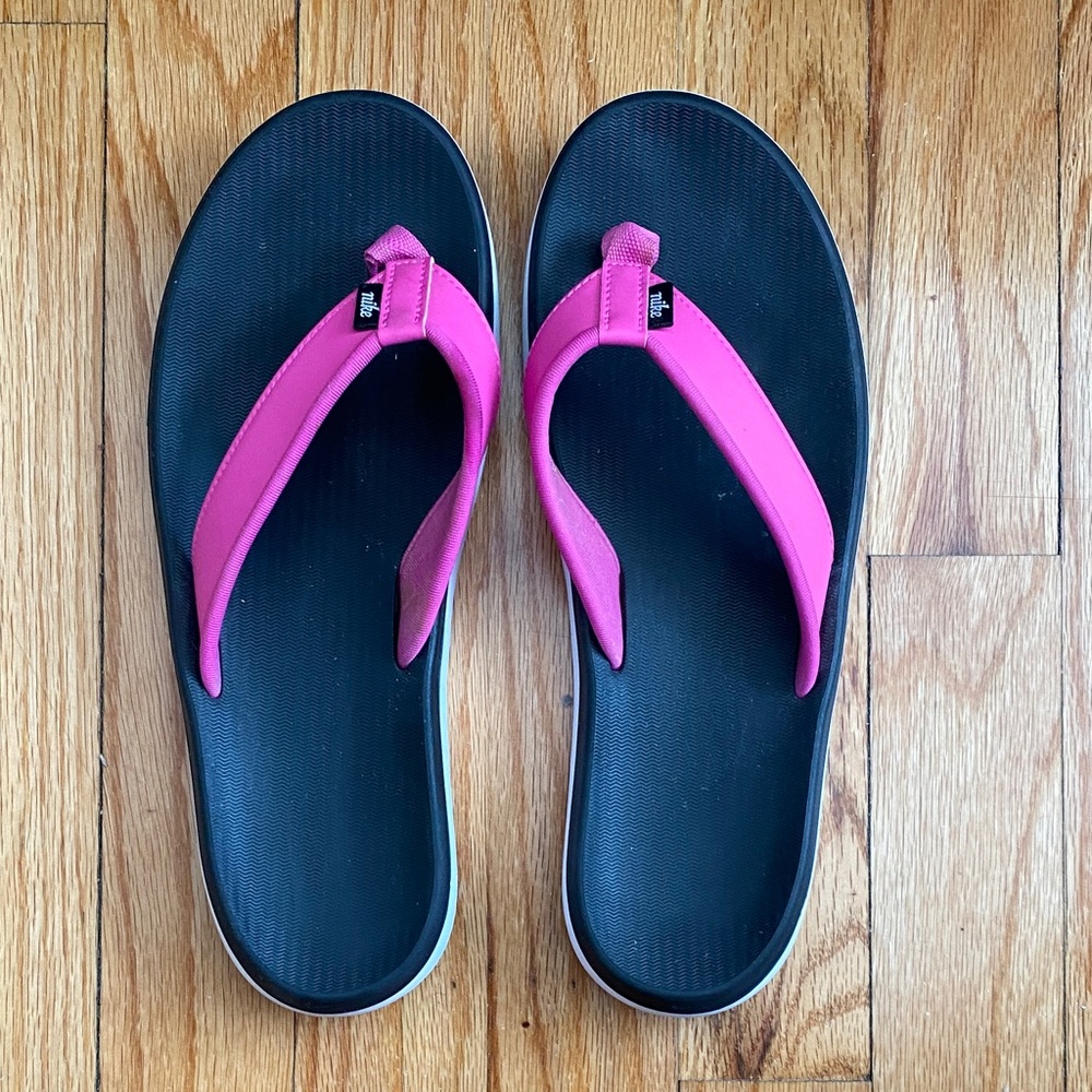 SOLD!! Women's Nike Sandals
